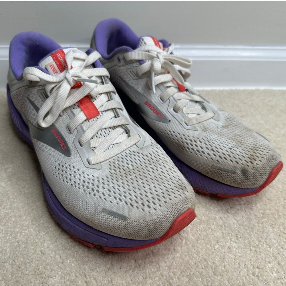Brooks: White and Purple Sneakers